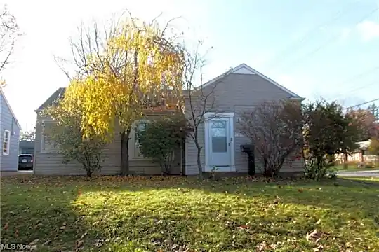 1100 Orchard Heights Dr Photo 2
