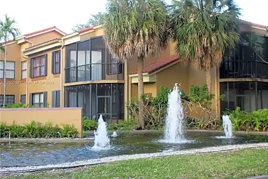 15545 N Miami Lakeway #211 Photo 2
