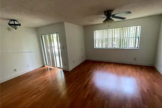 520 S Park Rd #24-12 Photo 2