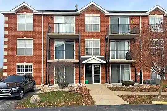9810 Liberty Cir #1W Photo 1