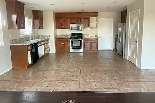 18306 Whitewater Way Photo 2