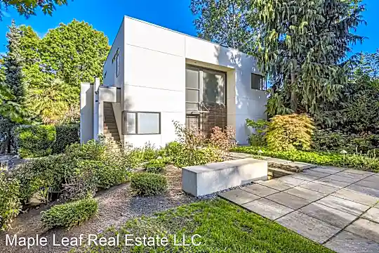 3240 Evergreen Point Rd Photo 1