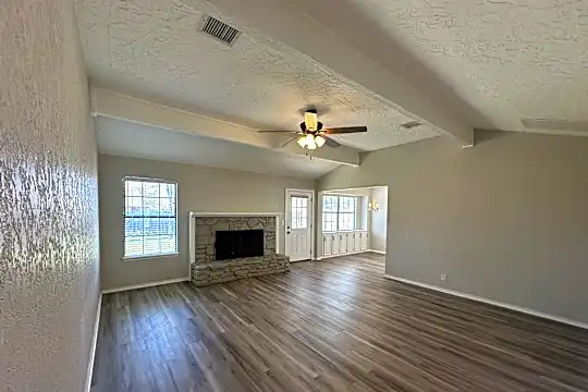 1812 N Eucalyptus Ave Photo 2