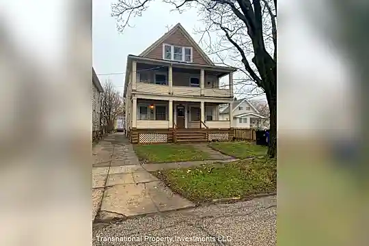 16207 Arcade Ave Photo 1
