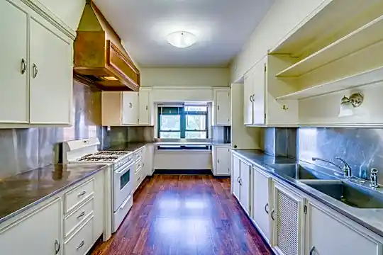 The Gilmore Apartments Photo 2
