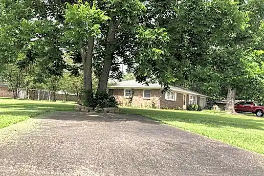 1118 Mary Ann St Photo 2