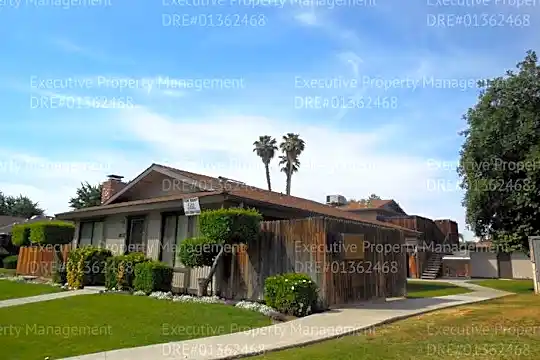 2812 N Half Moon Dr Photo 1