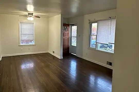610 Kent Dr Photo 2