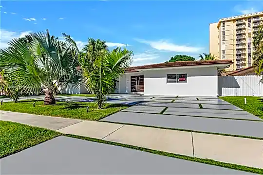 2225 Arch Creek Dr Photo 1