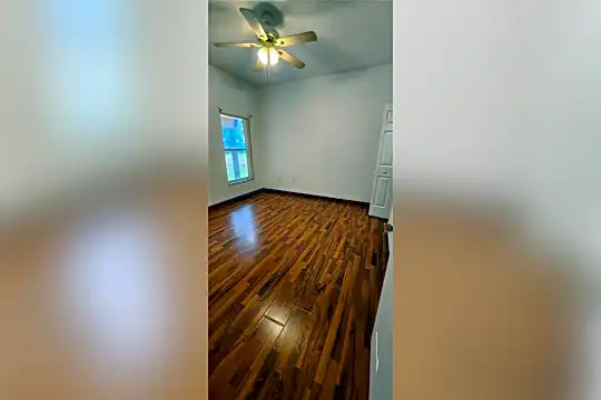 450 Tamarind Parke Ln Photo 2