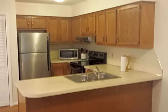 126 W Victoria Ct Photo 2