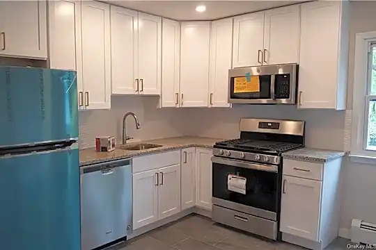 82 Church St #C Photo 1