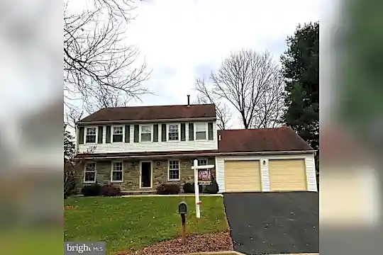 15405 Indianola Dr Photo 1