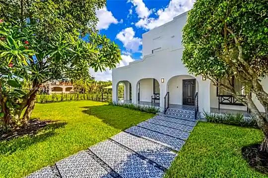 252 SW 20th Rd #0 Photo 2