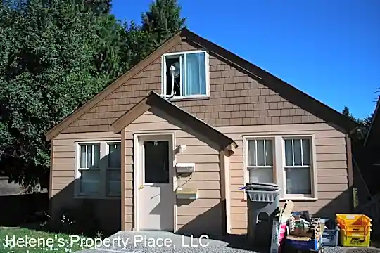 1120 NE Shaw St Photo 1