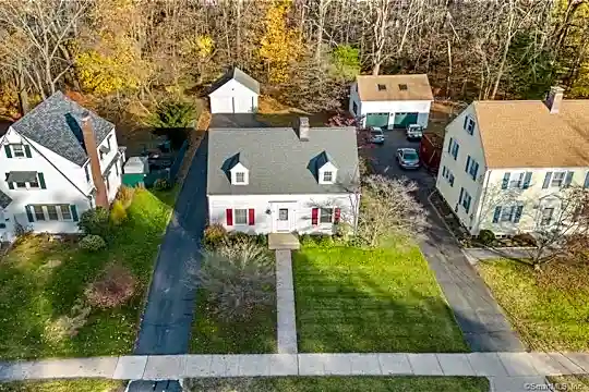 87 Sylvan Rd Photo 2