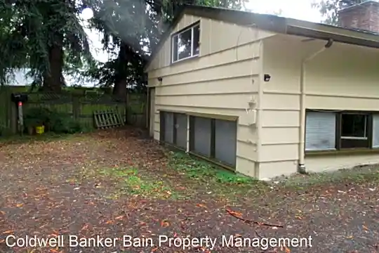 601 Edmonds Way Photo 2