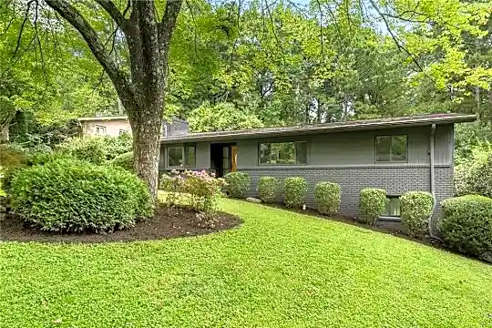 1914 Mcjenkin Dr NE Photo 1