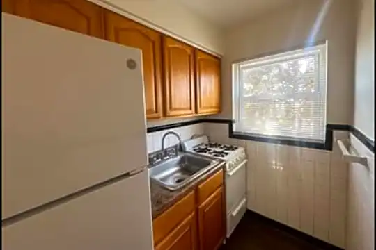 5824 Ridge Ave Photo 2