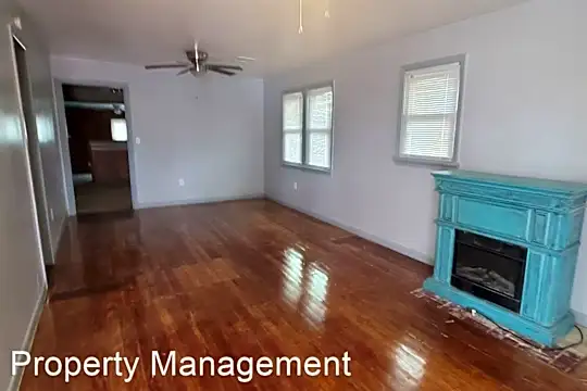 408 S Maryland St Photo 2