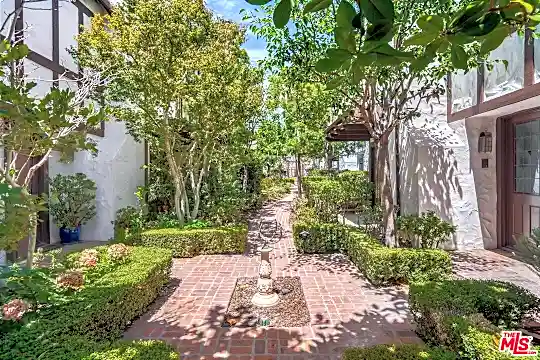123 Georgina Ave Photo 2