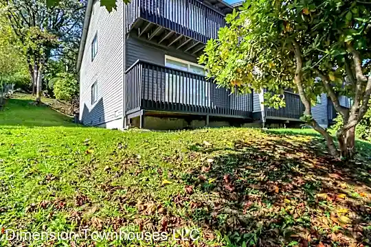5725 Auburn Way S Photo 2