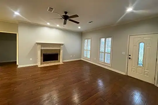 289 Cherry Bark Dr Photo 2