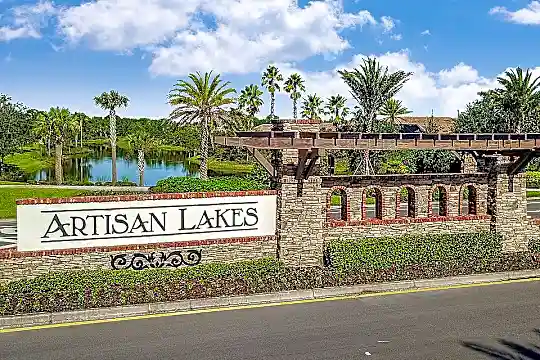 Artisans Lake Entrance.jpg