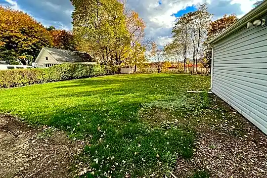 713 Sayre St Photo 2