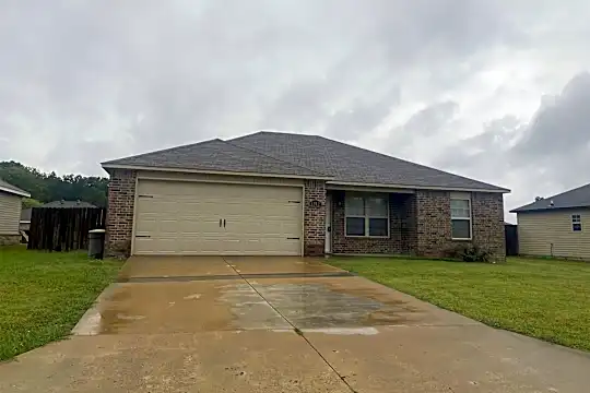 1912 Willow Oak Dr Photo 1