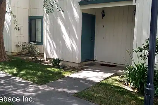2300 Sycamore Ln Photo 1