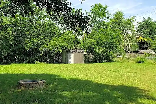 1827 S Broadway Blvd Photo 2