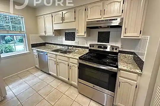 11020 Hunter Trail Ln Photo 1