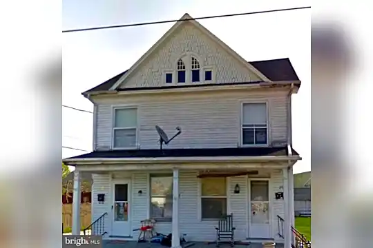 30 Charles St Photo 1