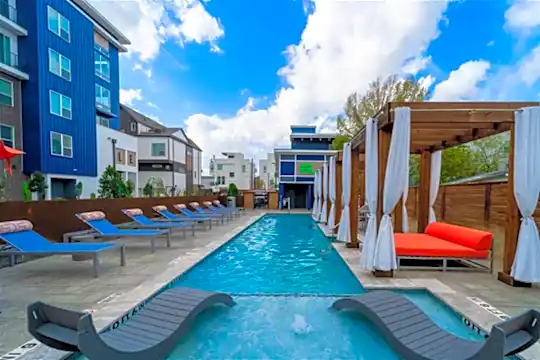 3275 Summer St Photo 1