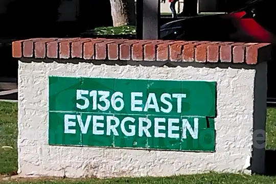 5136 E Evergreen St Photo 1