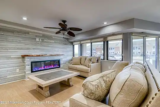 525 Ocean Blvd #106 Photo 1