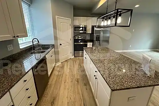 1264 Lincoln Ave Photo 2