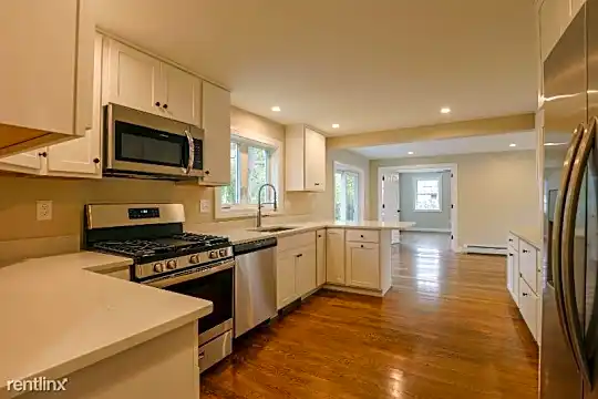 22 Sheldon St Photo 2