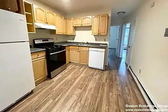 102 Hammond St Photo 1