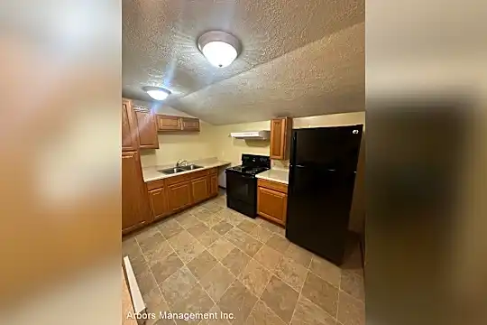 1154 Walnut St Photo 2