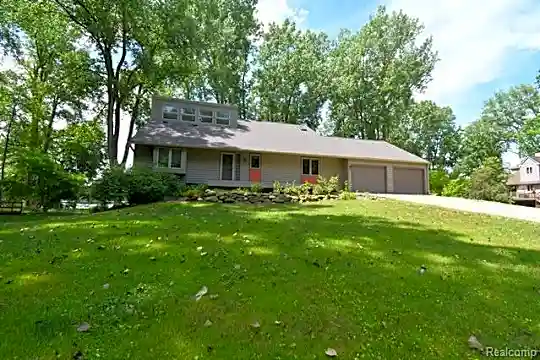 5663 Edgelake Dr Photo 1