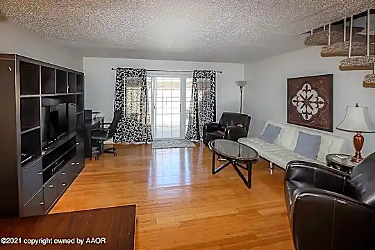 3210 Villa Pl Photo 2