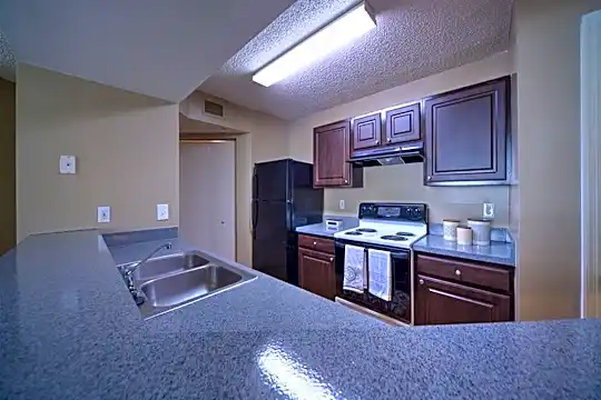 Courtney Manor Photo 2