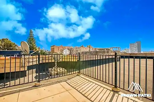 2015 Laguna St Photo 2