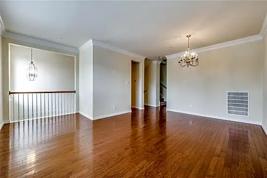 1433 Fox Run Dr Photo 2