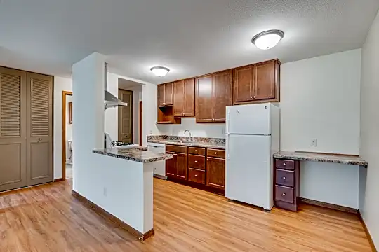 Queen Terrace Apartments Photo 2