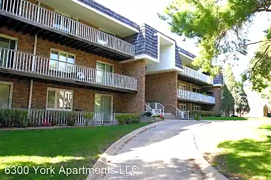6300 York Ave S Photo 2