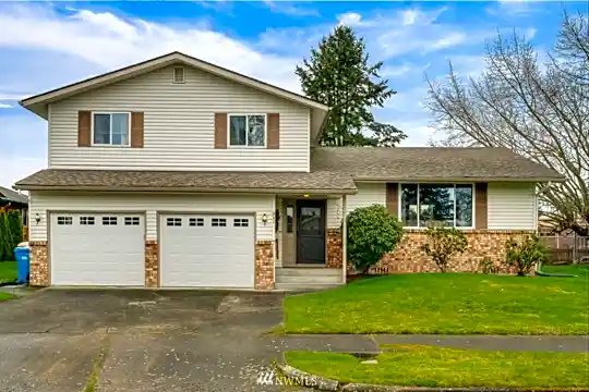 807 Wayne Dr Photo 1