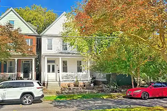 1104 Redgate Ave Photo 2